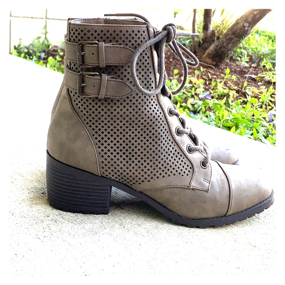 I don’t wear these. Worn only once or twice.